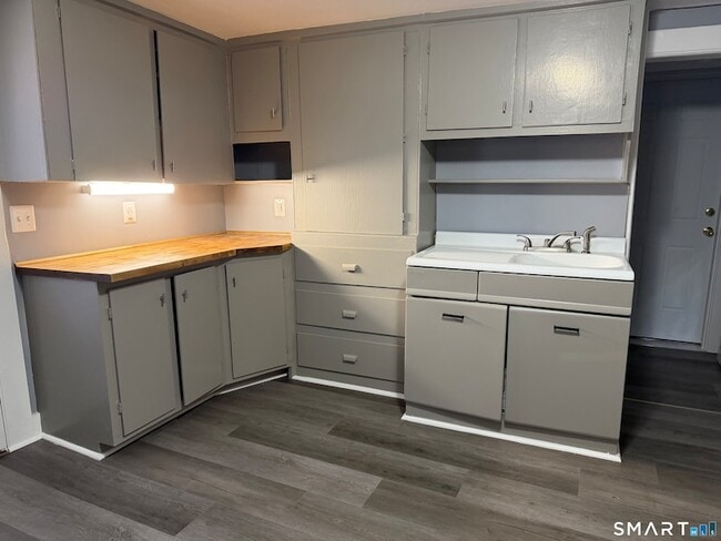 Photo - 106 Rockwell St