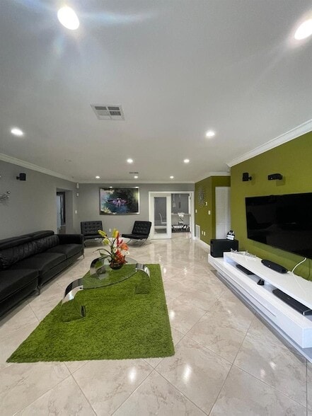 Photo - 584 Vossler Ave