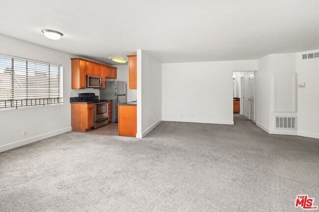 Photo - 10982 Roebling Ave