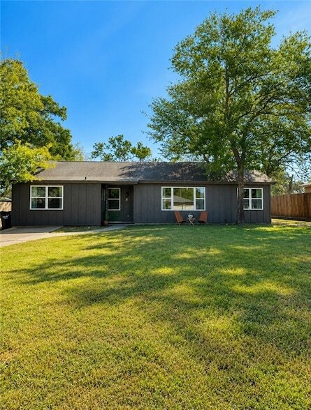 Building Photo - 727 Mary Lake Dr