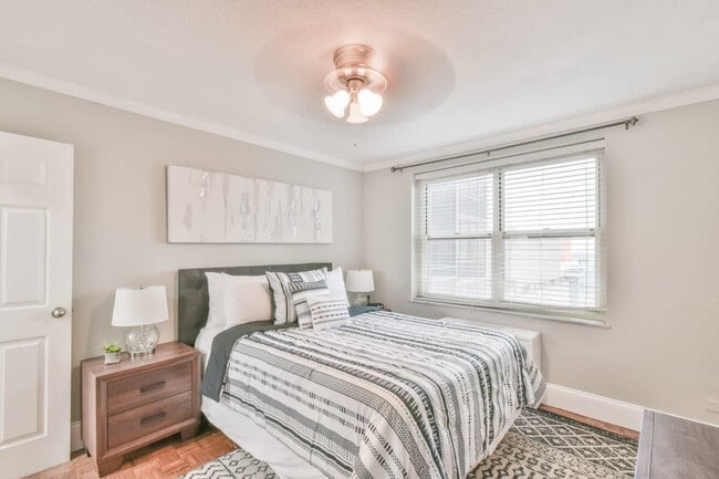 Photo - 300 W Peachtree St NW Unit ID1299419P