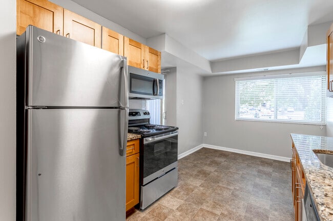 1 BR, 1 BA - 766 SF - Center Pointe