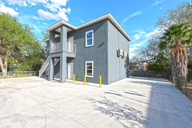 Photo - 1215 Bustamante St Unit 1