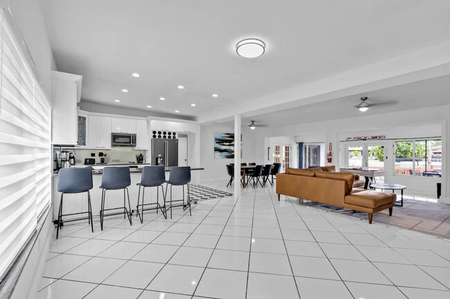 Photo - 1712 NE 18th Ave Unit ID1372333P