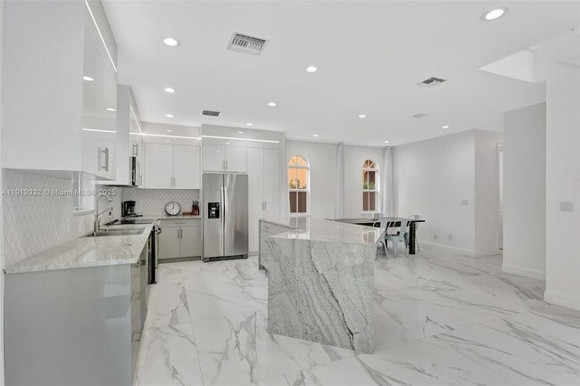 Photo - 407 SW 17th St