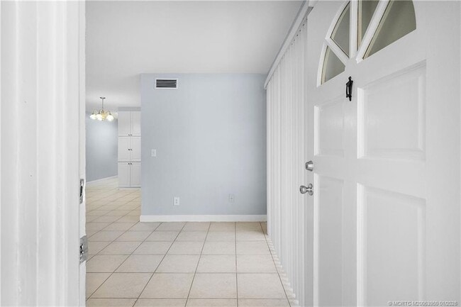 Building Photo - 333 SE Martin Ave Unit 1A