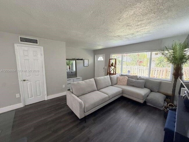 Photo - 1500 NE 151st St
