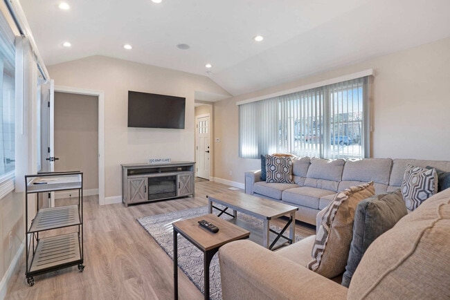 Building Photo - 187 Lakeside Trail Unit ID1429738P