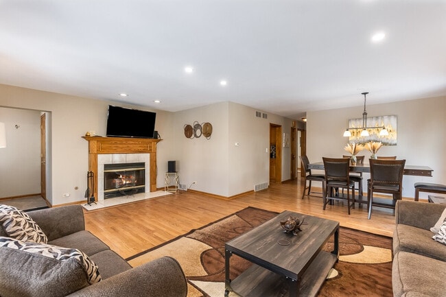 Photo - 330 N Maple St Unit ID1285048P