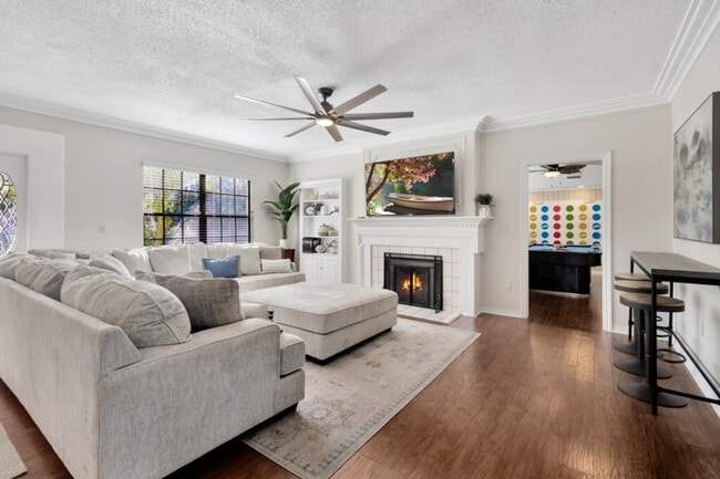 Building Photo - 1679 Tampa Rd Unit ID1304281P