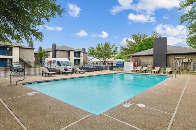 Building Photo - Heritage Square