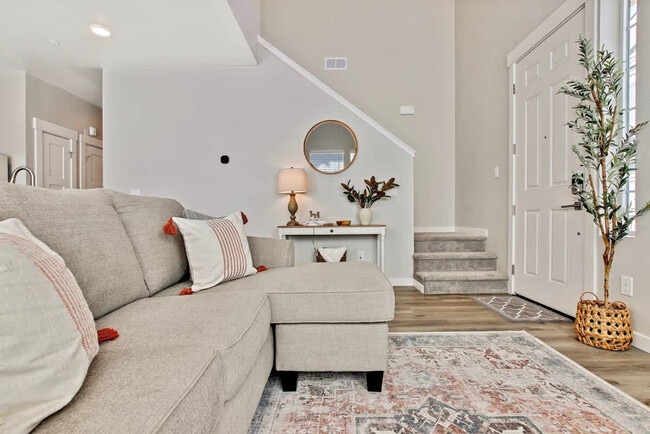 Building Photo - 17065 N Hounslow Wy Unit ID1250665P