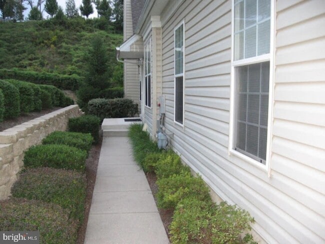 Photo - 218 Silverbell Ct