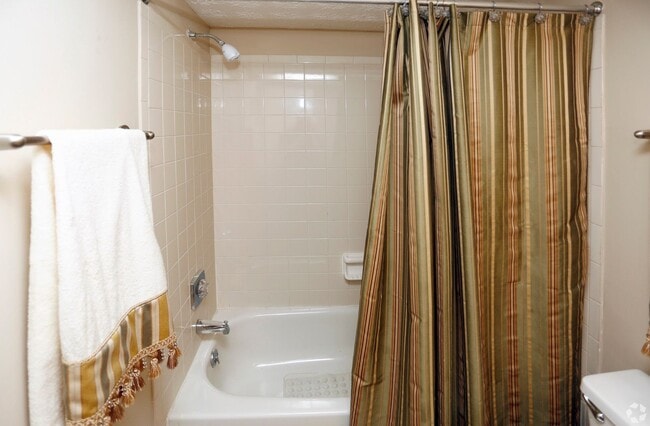 Photo - English Village Apartments