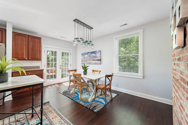 Photo - 107 E Clifton Ave Unit ID1234534P