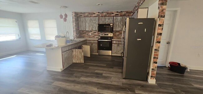 Photo - 1174 Victoria Ave