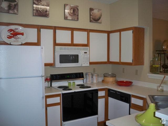 Kitchen - Enclave at Wolfchase