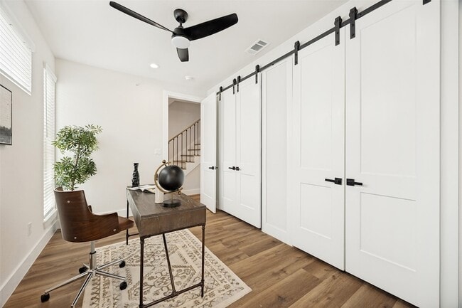 Building Photo - 5637 Live Oak St Unit 201