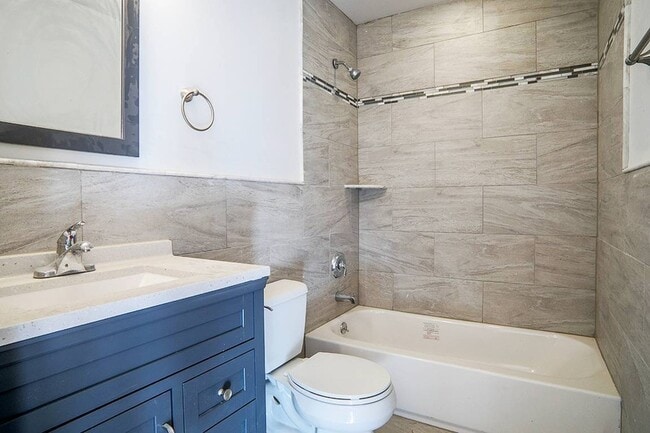 Photo - 40 Cedar Swamp Rd Unit 1005