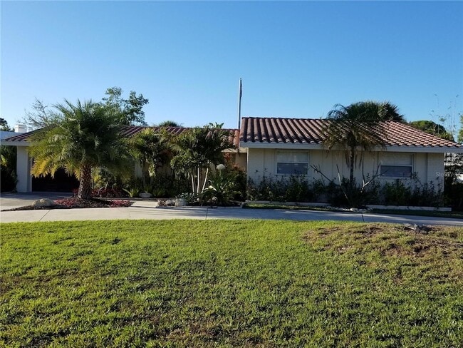 Photo - 2745 Cardwell Way