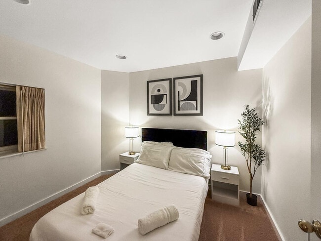 Photo - 250 S 17th St Unit ID1285556P