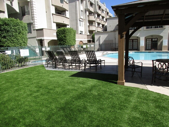 Community Pool - Park Regency Apartments