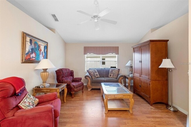 Photo - 713 Mountain Ash Way