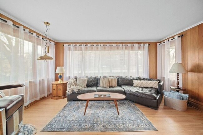 Building Photo - 2843 Grand Ave Unit ID1285752P