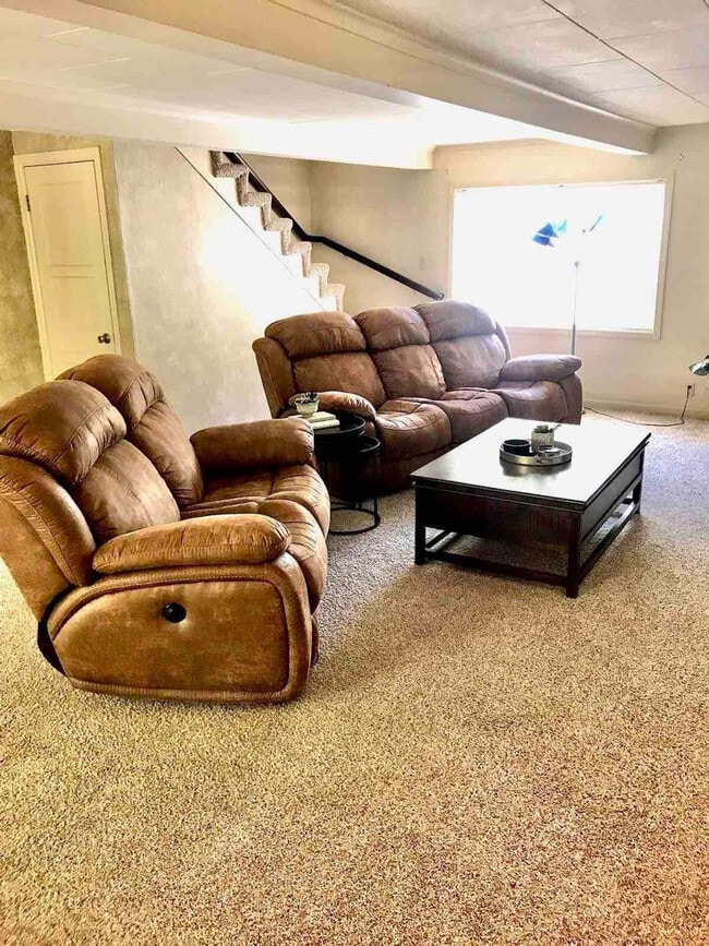 Building Photo - 1428 Crown Ave Unit ID1337824P