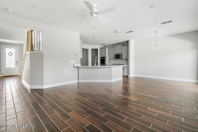 Photo - 152 Clifton Bay Lp