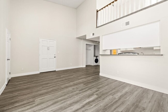 Photo - Chatsworth Plaza Apartments