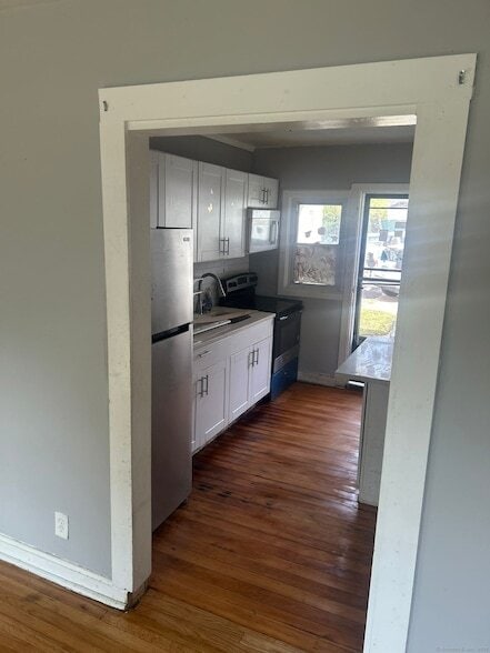 Building Photo - 942 William St Unit APT A