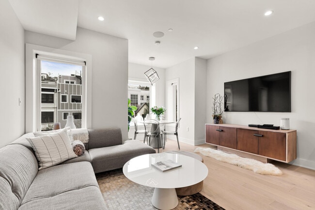 Photo - 2478 1/2 Ontario Rd NW Unit ID1011218P