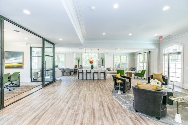 Leasing Office - 1401 West Paces