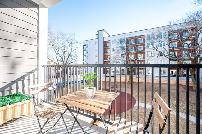 Photo - 542 Boulevard NE Unit ID1299421P