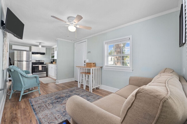 Photo - 347 Seabreeze Dr Unit ID1312356P