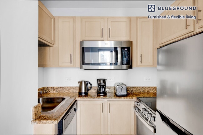 Photo - 200 E Chestnut St Unit SI FL17-ID618