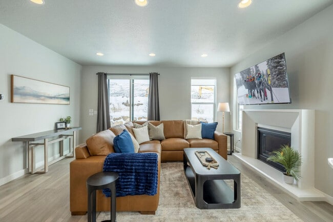 Building Photo - 1854 N High Uintas Ln Unit ID1249882P