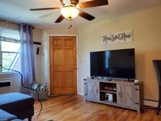 Photo - 480 Parkway Dr Unit 3R