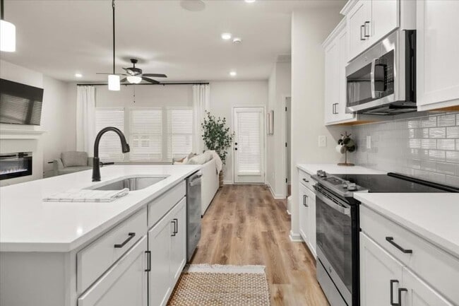 Photo - 299 Summit Dr W