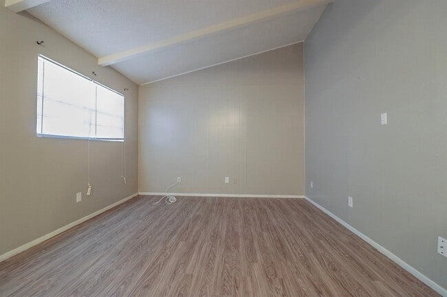 Photo - 1710 Elkhart Ave Unit B