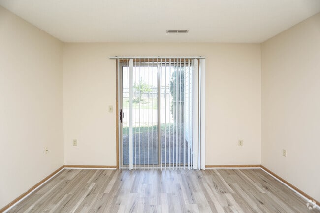 2BR, 2BA - 918SF - Living Room - Meadow Brook