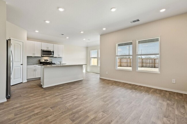 Photo - 1702 Miller Ter