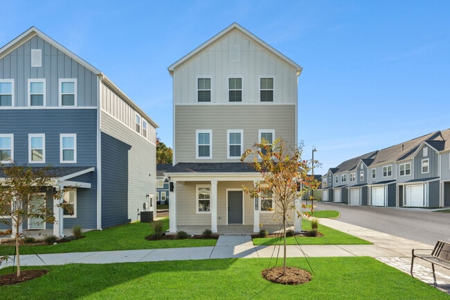 Photo - Hamlet Huntersville - Homes & Townhomes for Rent