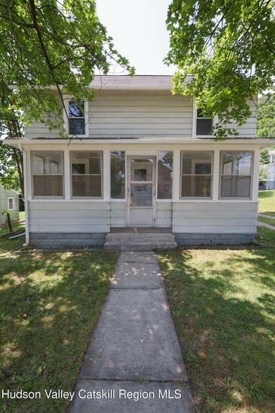 Photo - 16 Maple St