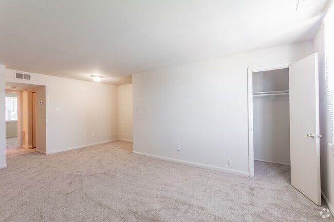 Photo - Landmark at Tuckahoe