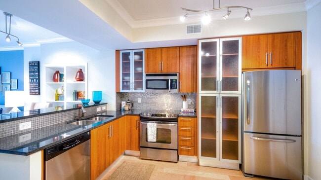 Building Photo - Mira First & M