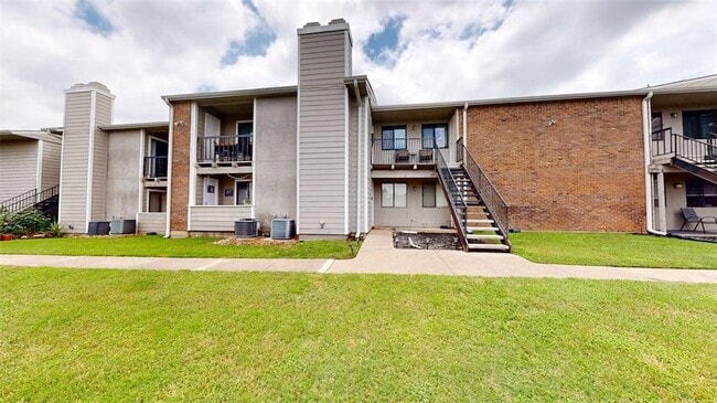 Building Photo - 1901 Holleman Dr W Unit 412