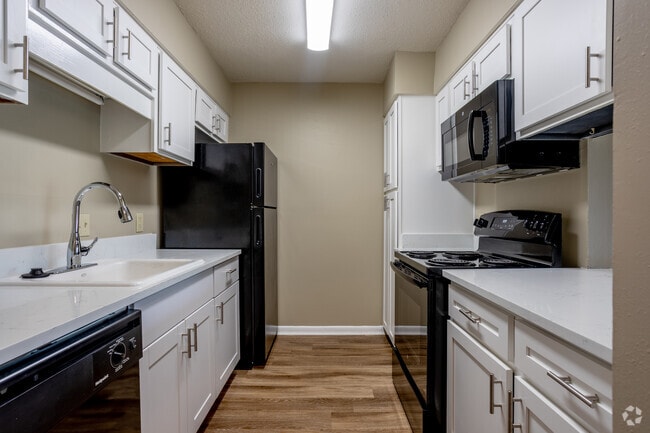 2BR,2BA_East Bay_1000 SqFt - East Bay Apartments