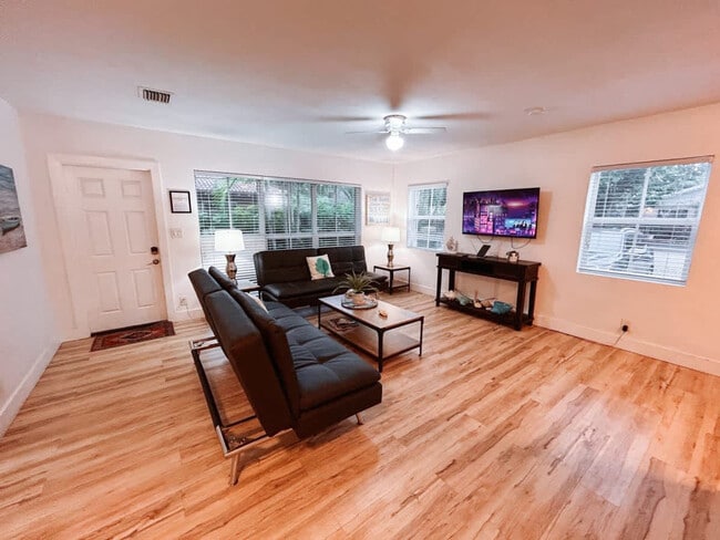 Building Photo - 3316 SE 4th St Unit SI ID1503923P